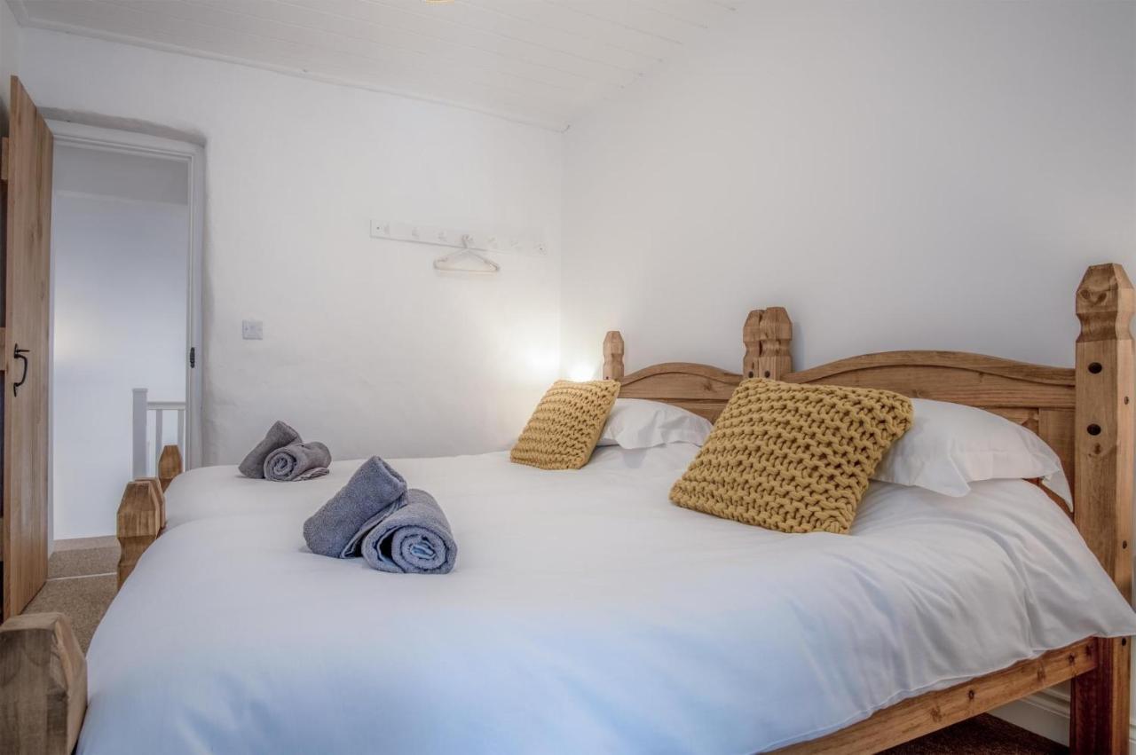 Brook Cottage - 2 Bedroom Cottage - Dale Bagian luar foto
