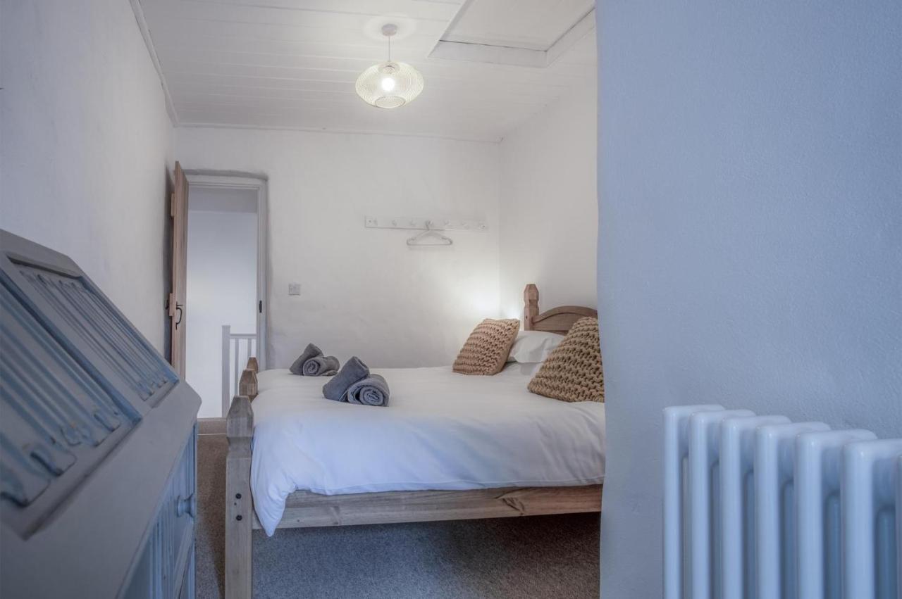 Brook Cottage - 2 Bedroom Cottage - Dale Bagian luar foto